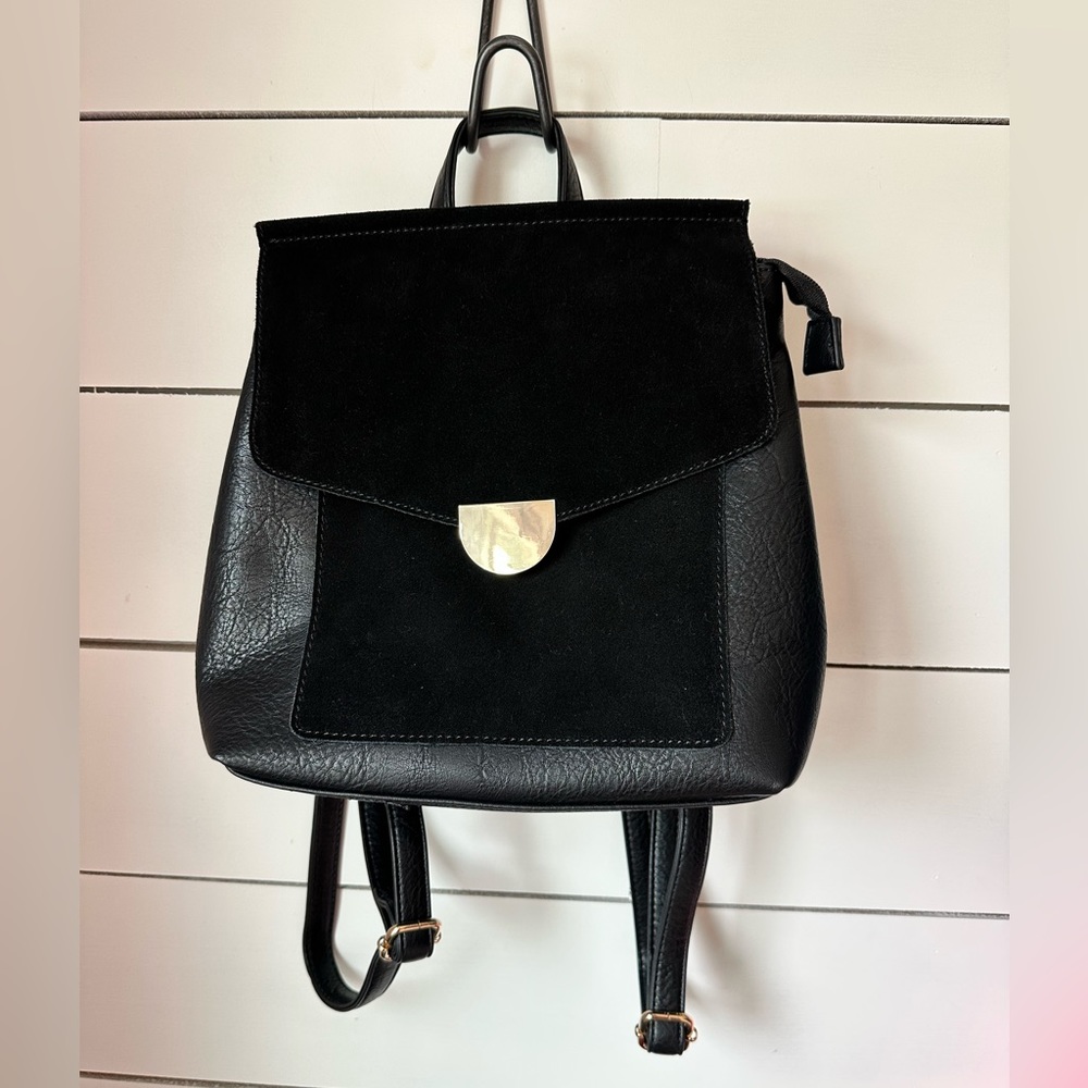 Brand new Francesca’s Black purse/backpack with straps that can be used 3 ways.